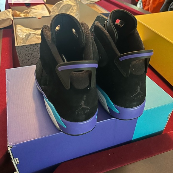 Air Jordan 6 Retro - Picture 2 of 4